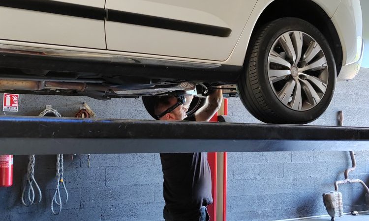 Garage pour un voyant adblue sur un Peugeot 3008 1.6 Bluehdi 120 à Lyon